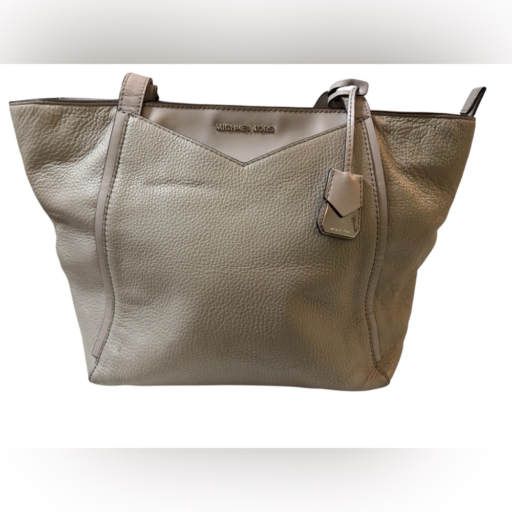 Michael Kors Gray large Shoulder Bag no call outs  !